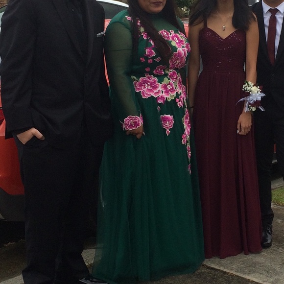 AMAZING Embroidered Floral Appliqué Prom Gown - Picture 7 of 7